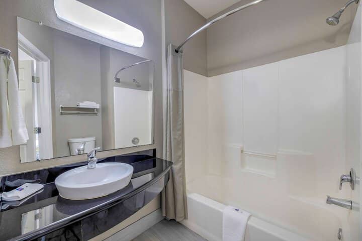 Room 18 of 27