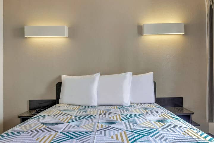 Room 13 of 27