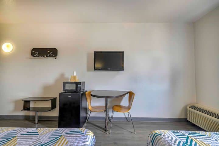 Room 10 of 27