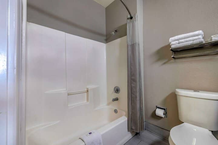 Room 17 of 27