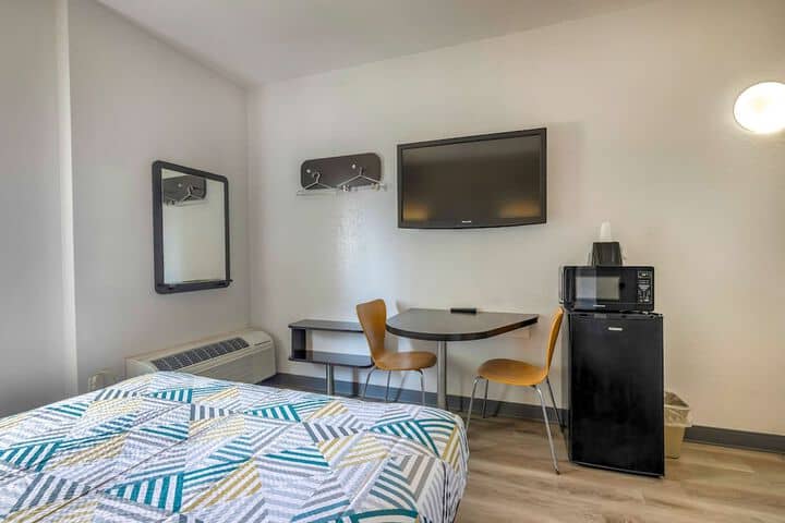 Room 12 of 27