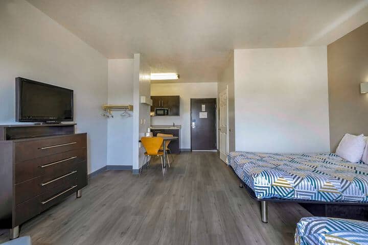 Room 7 of 27