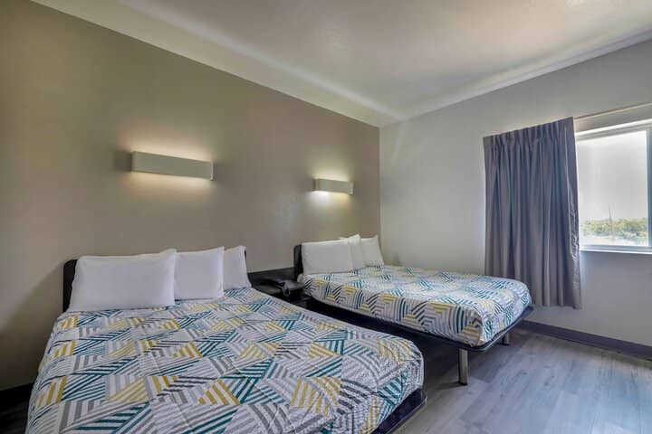Room 6 of 27