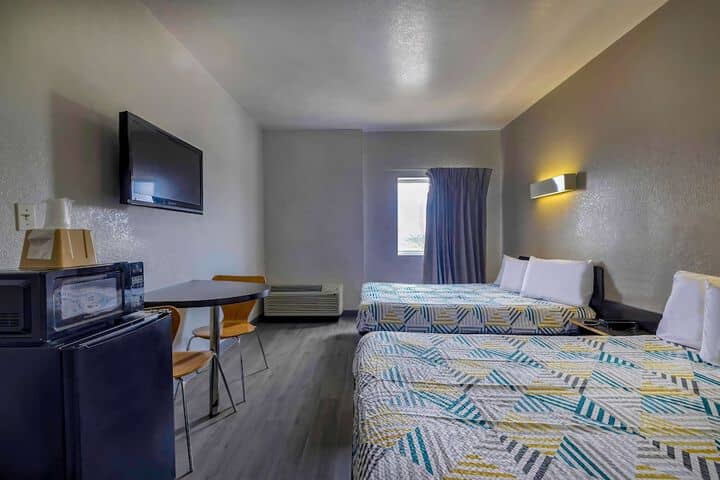 Room 4 of 27