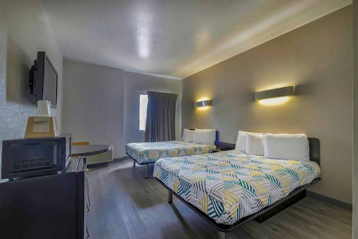 Room 8 of 27