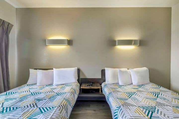 Room 9 of 27